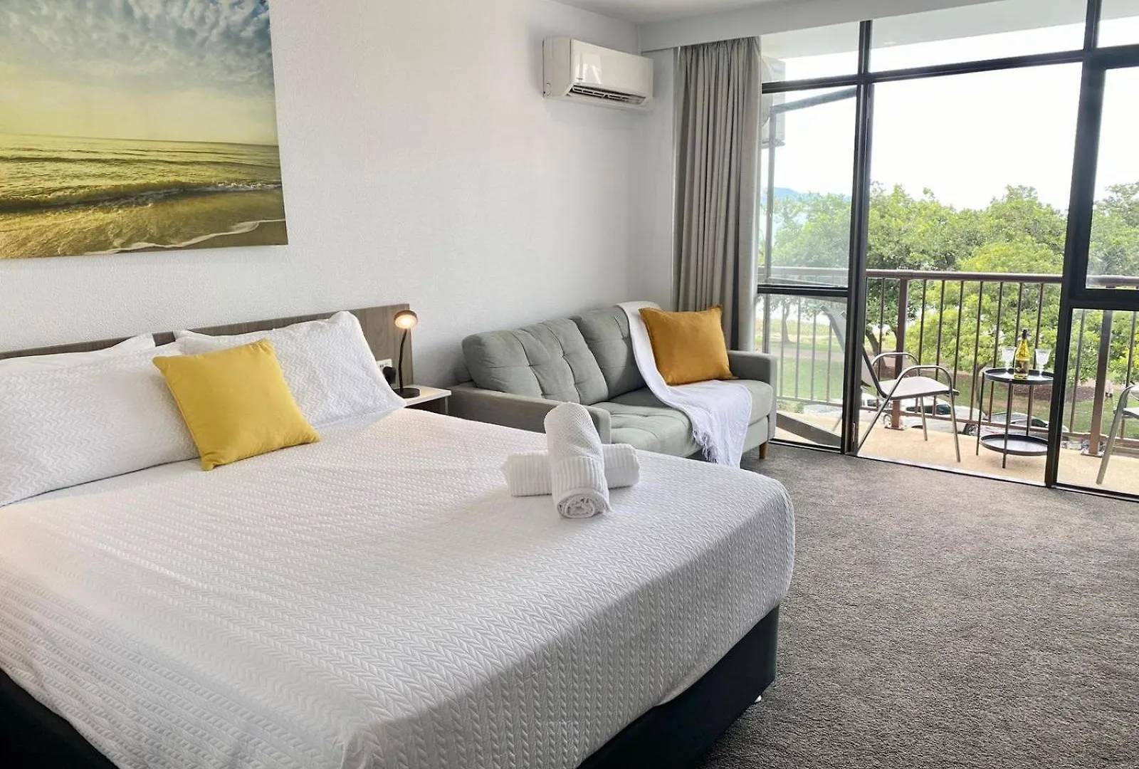 Gorgeous Waterfront Views - 212 Aquarius Apartment Townsville
